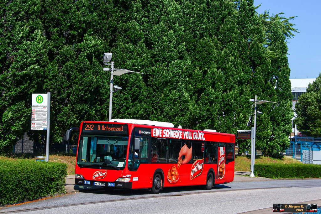 Ein Bild, das Text, Baum, drau�en, Bus enth�lt.

Automatisch generierte Beschreibung