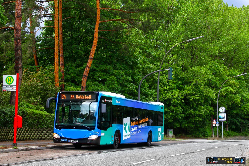 Ein Bild, das Text, Baum, drau�en, Stra�e enth�lt.

Automatisch generierte Beschreibung