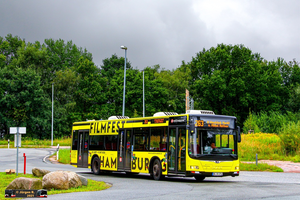 Ein Bild, das Text, Baum, drau�en, Bus enth�lt.

Automatisch generierte Beschreibung