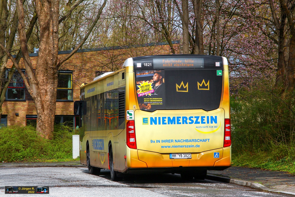 Ein Bild, das Text, Baum, drau�en, Stra�e enth�lt.

Automatisch generierte Beschreibung