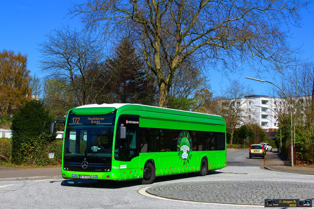 Ein Bild, das Text, Baum, Bus, drau�en enth�lt.

Automatisch generierte Beschreibung