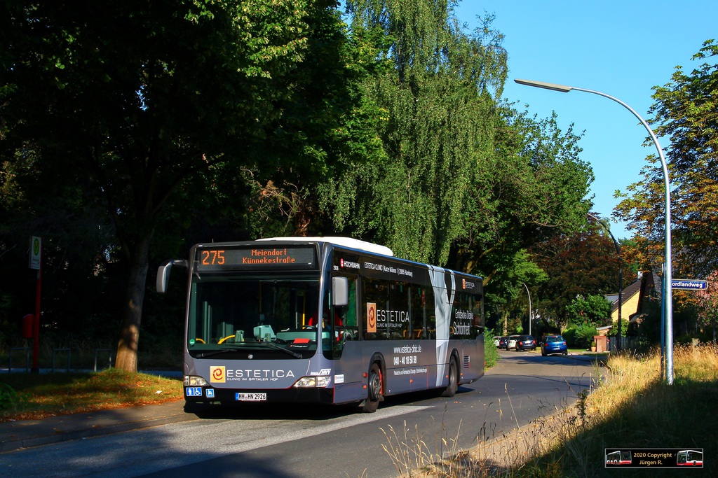 Ein Bild, das Text, Baum, drau�en, Bus enth�lt.

Automatisch generierte Beschreibung