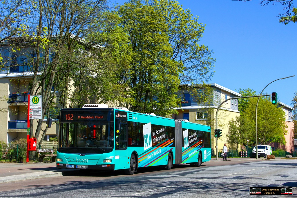 Ein Bild, das Baum, drau�en, Stra�e, Bus enth�lt.

Automatisch generierte Beschreibung