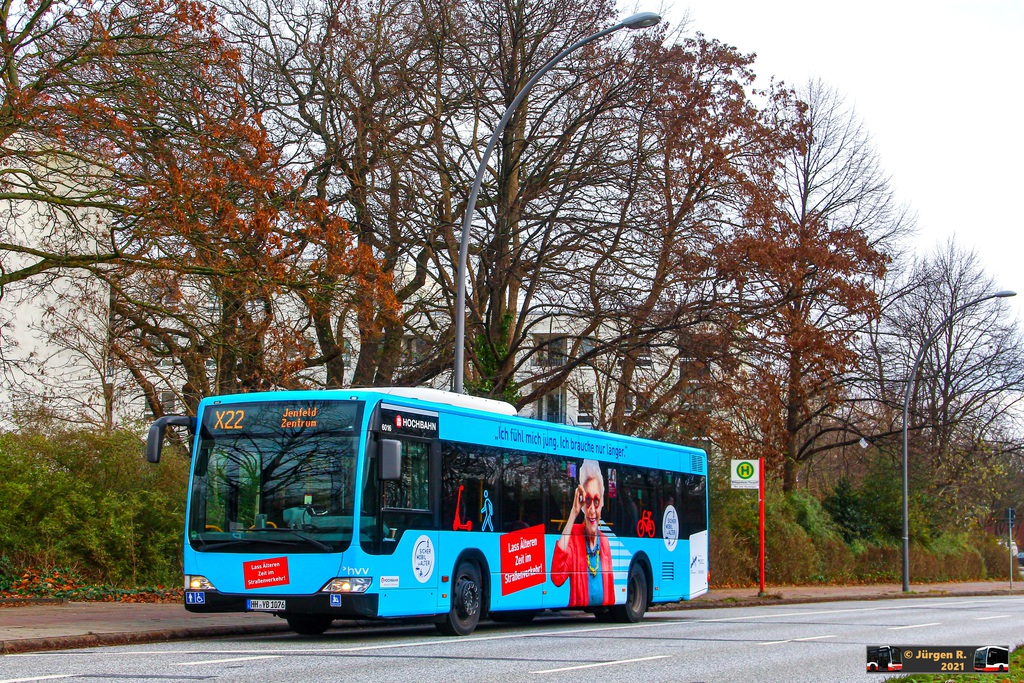 Ein Bild, das Baum, drau�en, Bus, Stra�e enth�lt.

Automatisch generierte Beschreibung