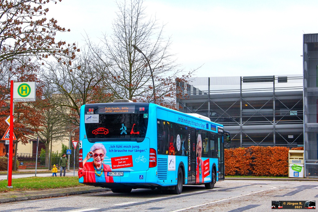 Ein Bild, das Text, drau�en, Baum, Stra�e enth�lt.

Automatisch generierte Beschreibung