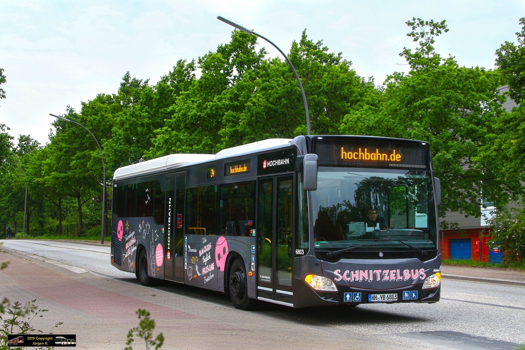 Ein Bild, das Text, Baum, Bus, drau�en enth�lt.

Automatisch generierte Beschreibung