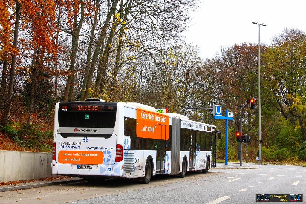 Ein Bild, das Text, Baum, drau�en, Stra�e enth�lt.

Automatisch generierte Beschreibung