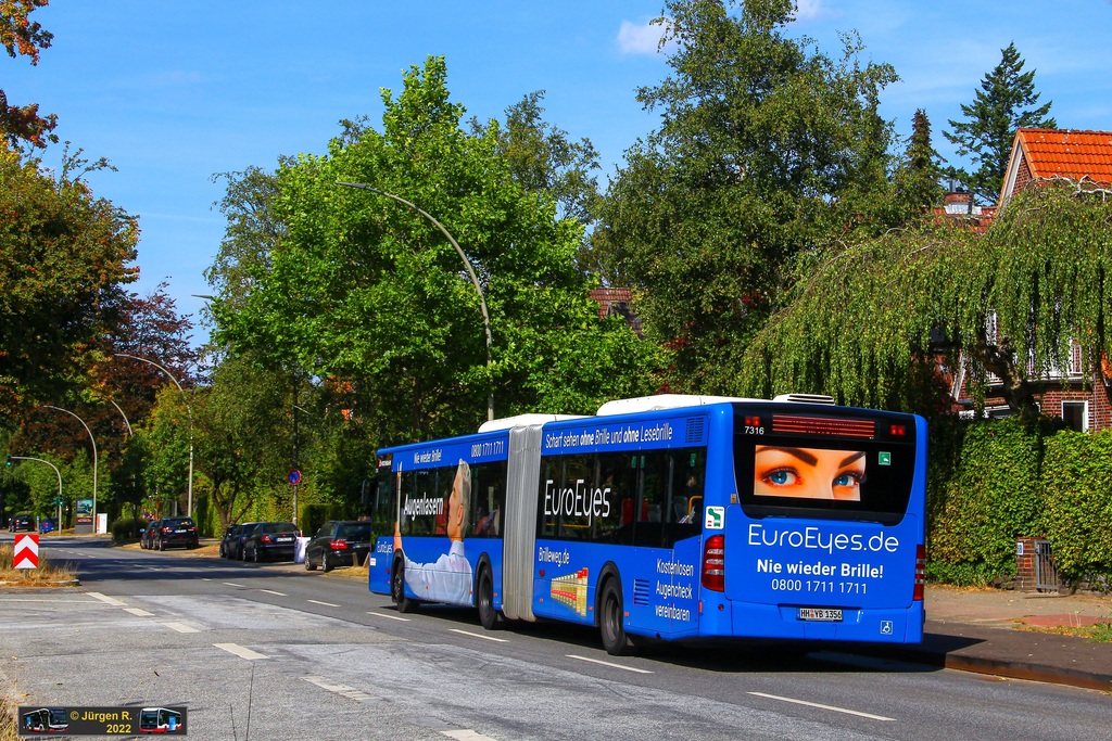 Ein Bild, das Text, Baum, drau�en, Stra�e enth�lt.

Automatisch generierte Beschreibung