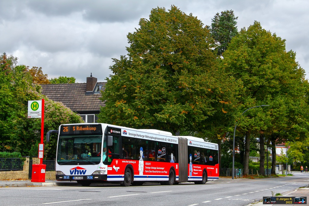 Ein Bild, das Text, Baum, drau�en, Stra�e enth�lt.

Automatisch generierte Beschreibung