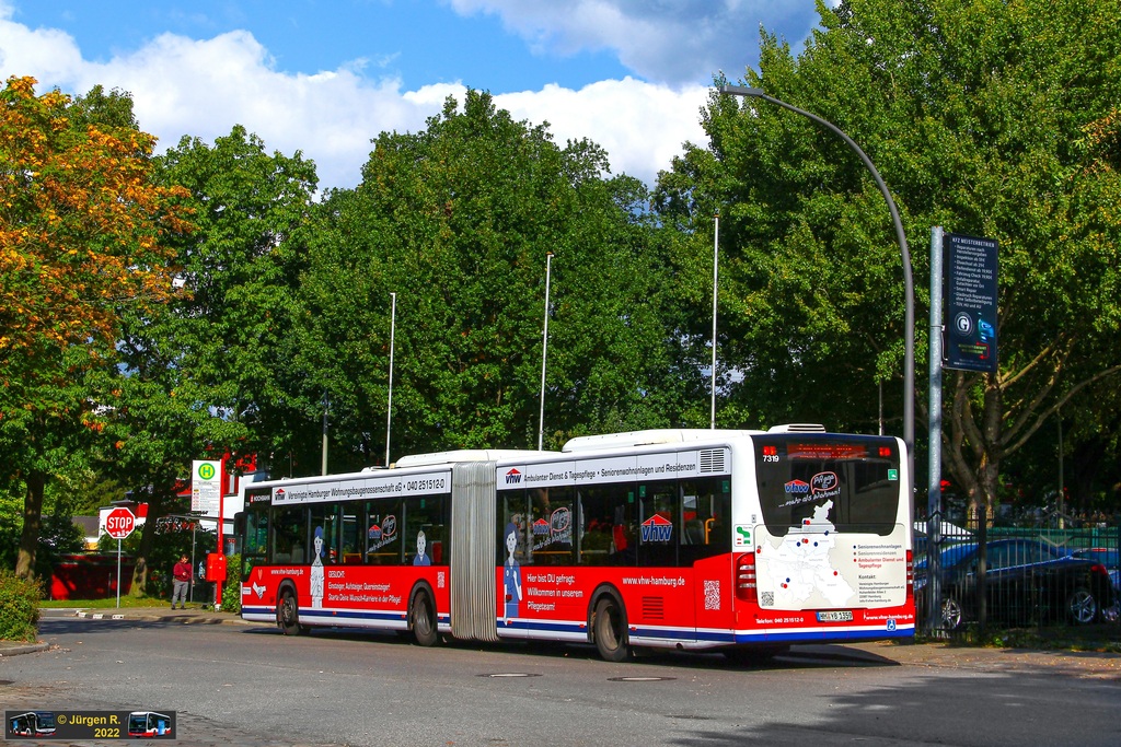 Ein Bild, das Baum, drau�en, Stra�e, Bus enth�lt.

Automatisch generierte Beschreibung