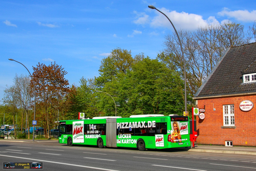 Ein Bild, das Text, Baum, drau�en, Stra�e enth�lt.

Automatisch generierte Beschreibung