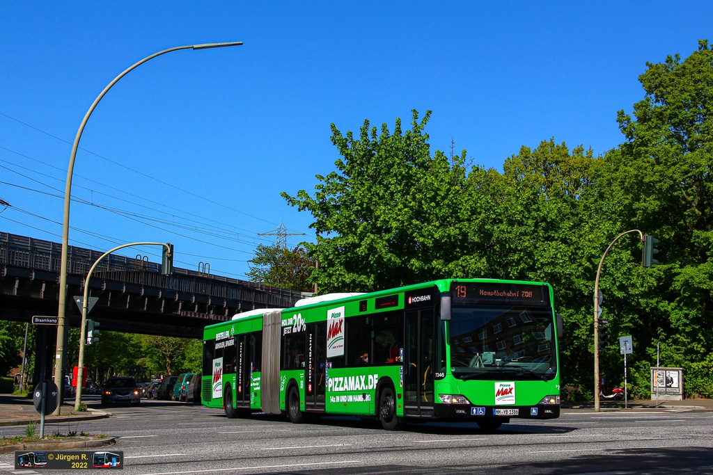 Ein Bild, das Text, Baum, drau�en, Bus enth�lt.

Automatisch generierte Beschreibung