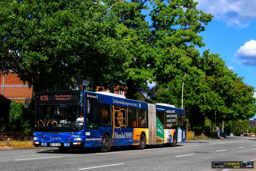 Ein Bild, das Text, Baum, Bus, Stra�e enth�lt.

Automatisch generierte Beschreibung