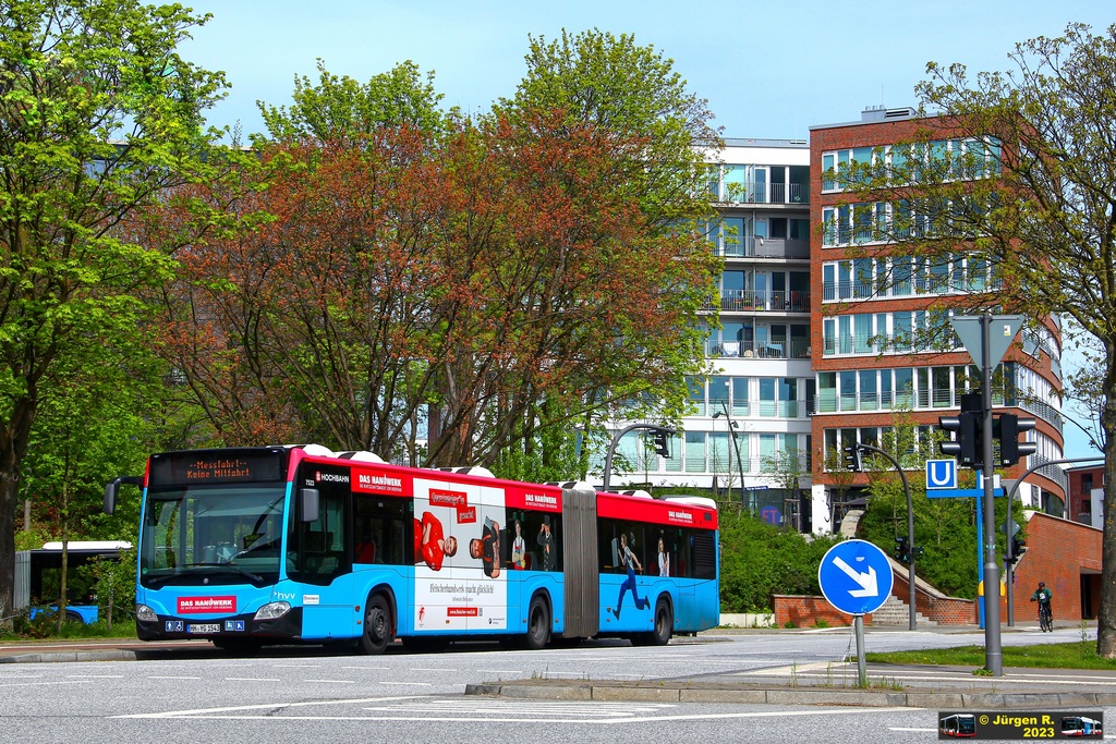 Ein Bild, das Text, Baum, drau�en, Stra�e enth�lt.

Automatisch generierte Beschreibung